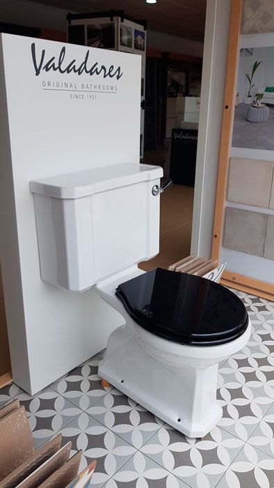 Pérez Lupión sanitario blanco con negro 