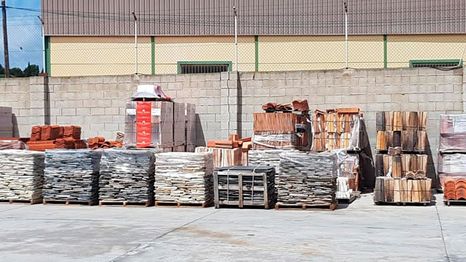 Pérez Lupión pilas de materiales para construcción 